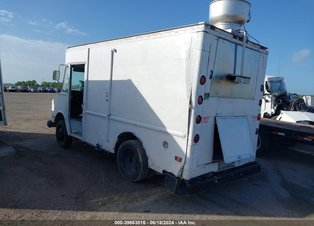 1988 CHEVROLET P30 VIN: 1GCJP32J3J3306827