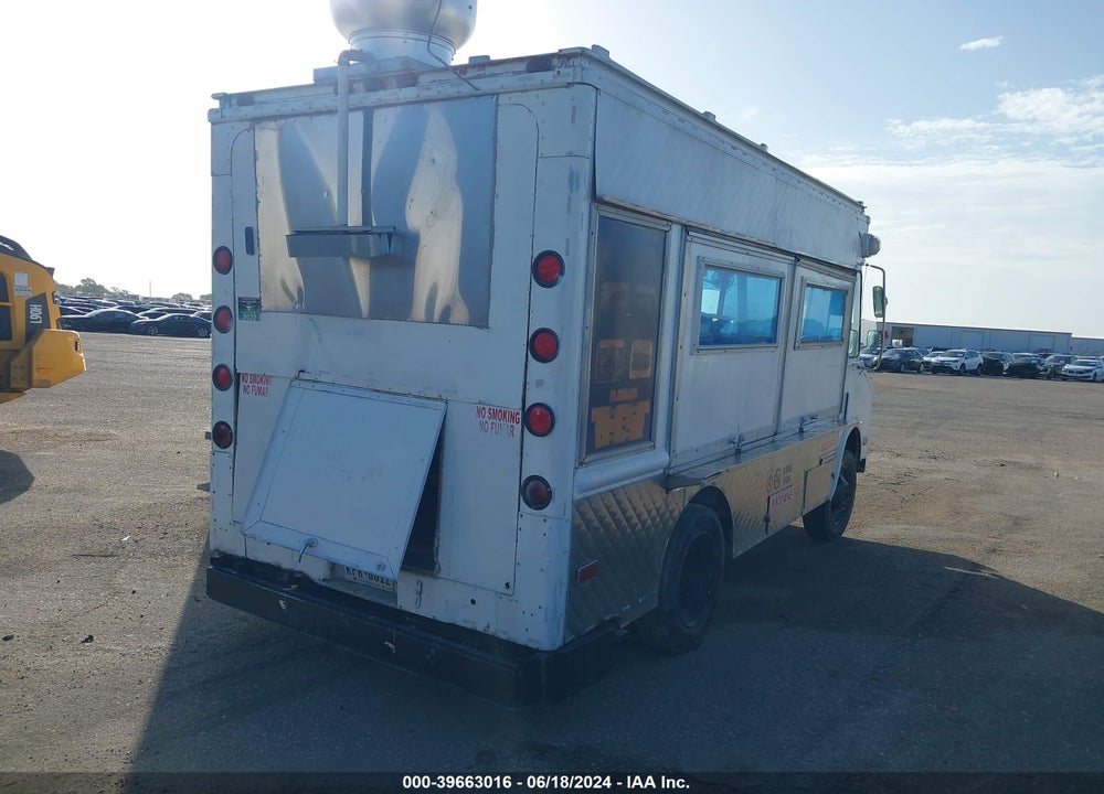 1988 CHEVROLET P30 VIN: 1GCJP32J3J3306827