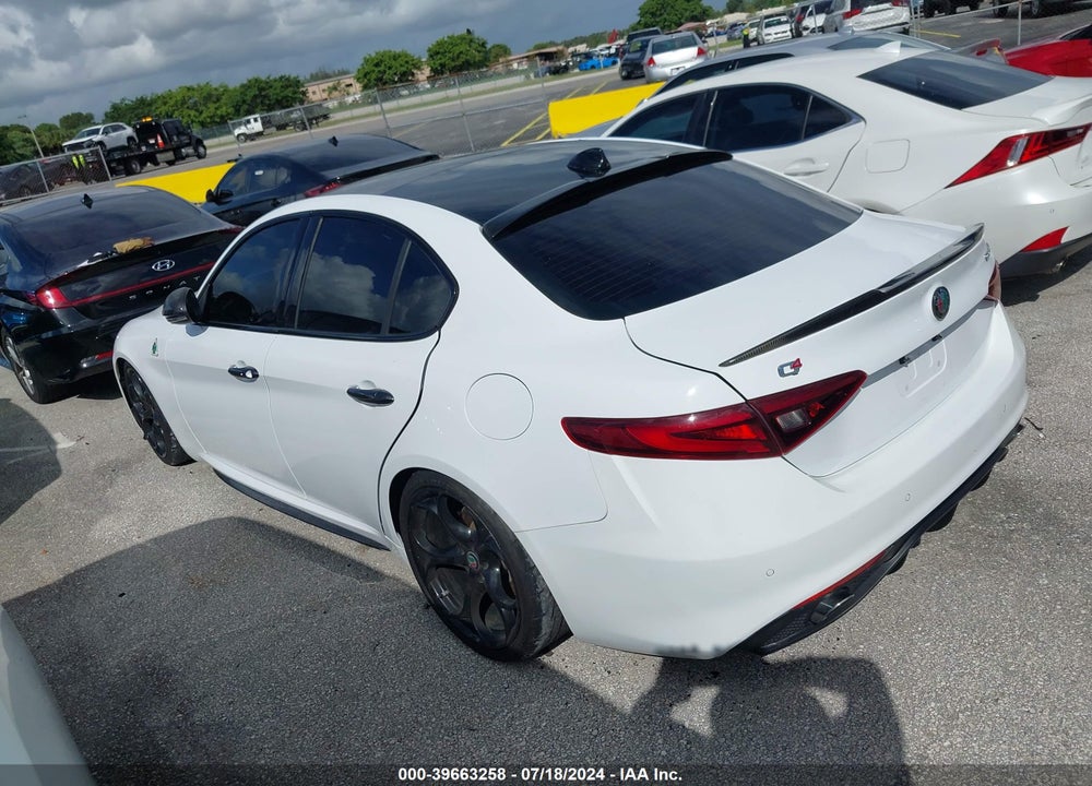 2018 ALFA ROMEO GIULIA AWD VIN: ZARFAEDN1J7579976