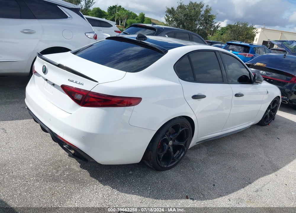 2018 ALFA ROMEO GIULIA AWD VIN: ZARFAEDN1J7579976