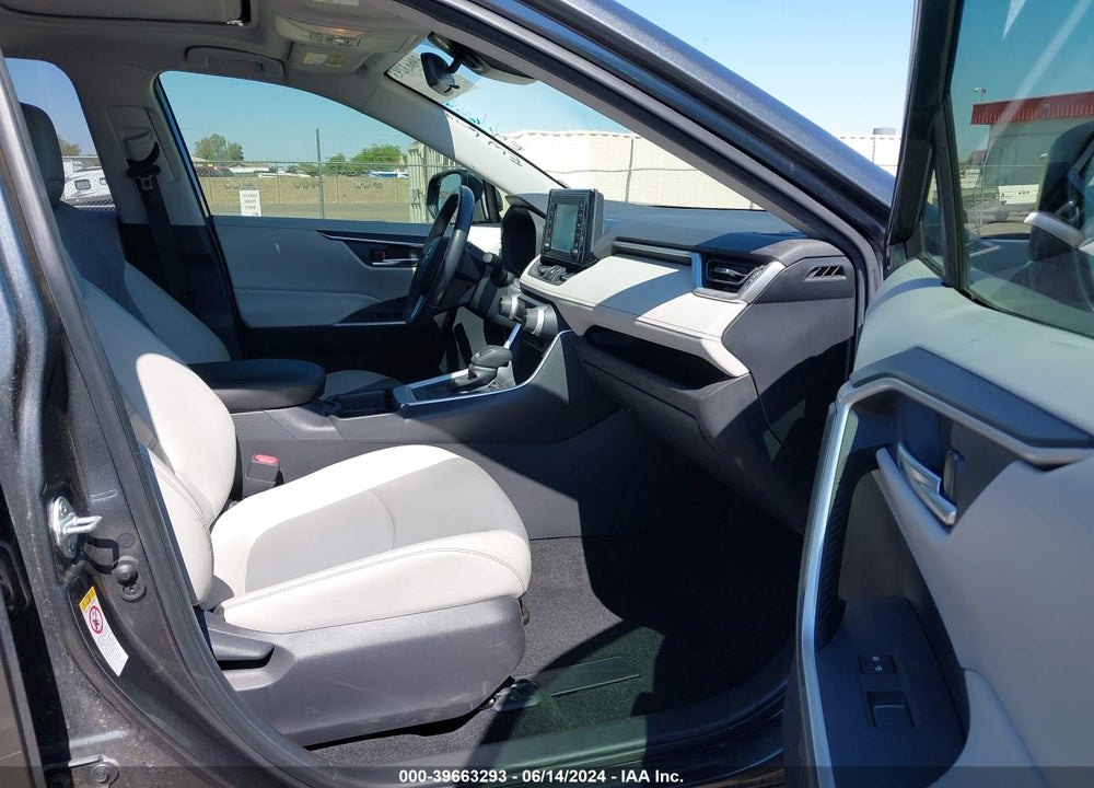 2019 TOYOTA RAV4 XLE PREMIUM VIN: JTMC1RFV1KD507728
