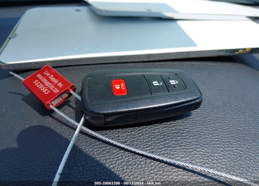 2019 TOYOTA RAV4 XLE VIN: JTMP1RFV5KJ019093