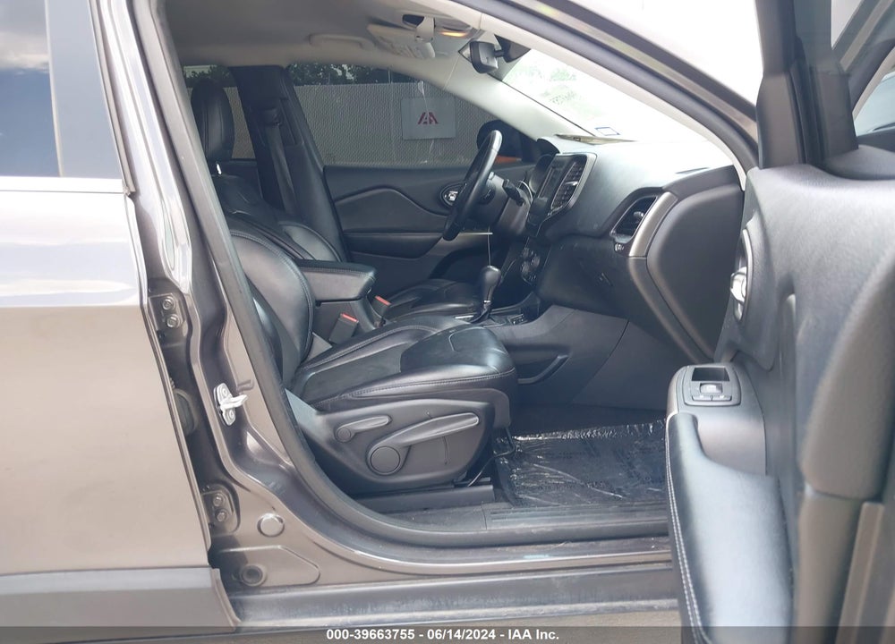 2019 JEEP CHEROKEE LATITUDE PLUS FWD VIN: 1C4PJLLB7KD247652