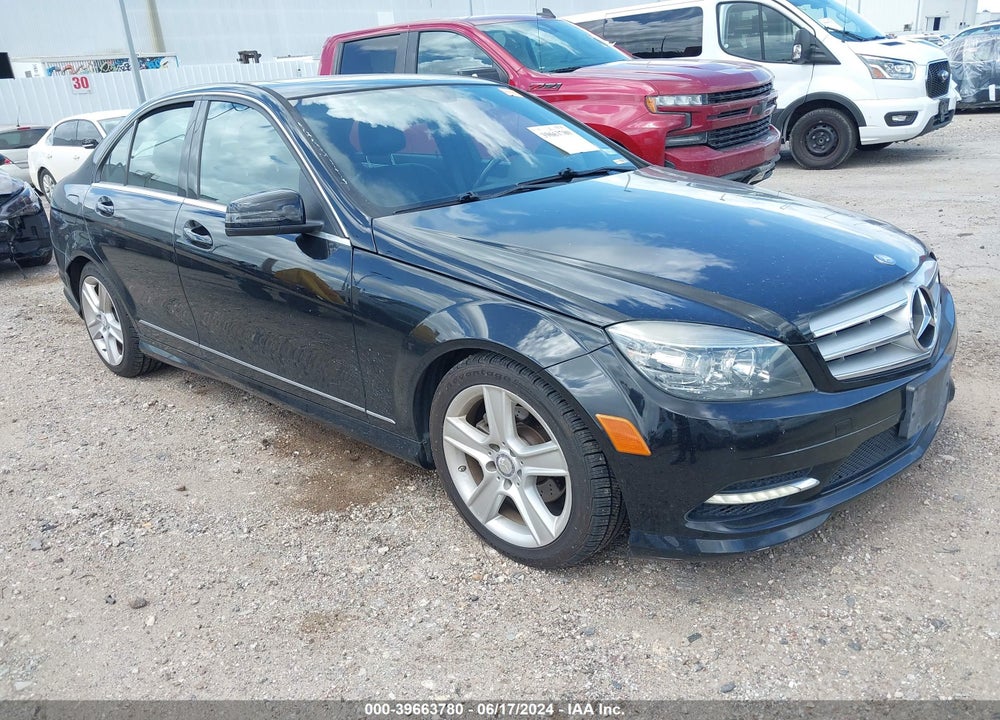 2011 MERCEDES-BENZ C 300 LUXURY/SPORT VIN: WDDGF5EB8BA529588