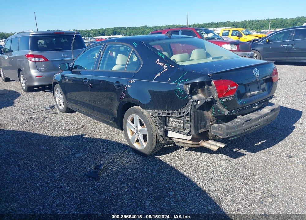 2012 VOLKSWAGEN JETTA 2.0L TDI VIN: 3VW3L7AJXCM092012
