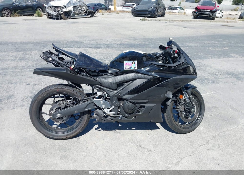 2020 YAMAHA YZFR3 A VIN: MH3RH18Y3LK003257