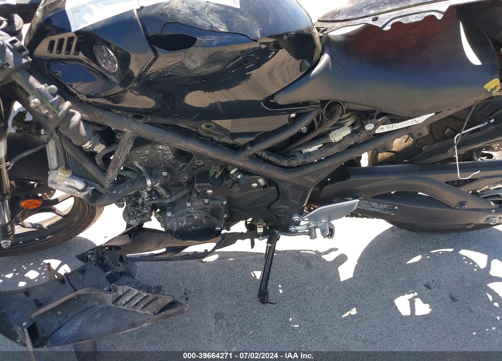 2020 YAMAHA YZFR3 A VIN: MH3RH18Y3LK003257
