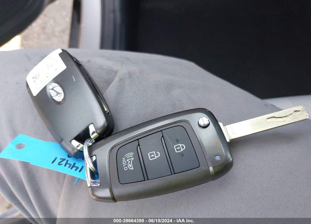 2023 HYUNDAI VENUE SEL VIN: KMHRC8A33PU249302