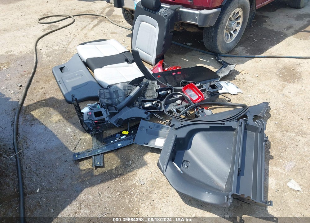 2023 HYUNDAI VENUE SEL VIN: KMHRC8A33PU249302
