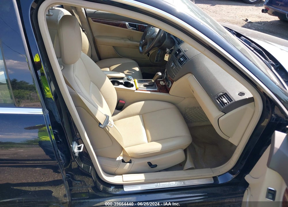 2010 MERCEDES-BENZ C 300 LUXURY 4MATIC/SPORT 4MATIC VIN: WDDGF8BB1AR124081
