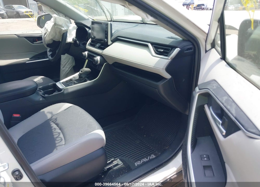 2019 TOYOTA RAV4 XLE VIN: JTMP1RFV4KJ004567
