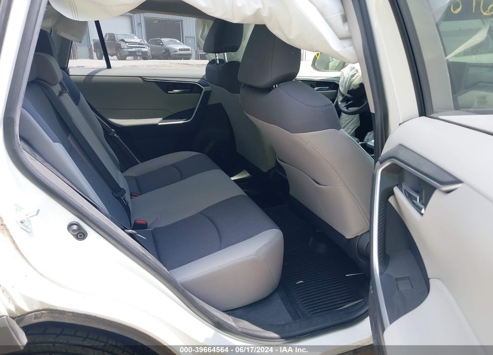 2019 TOYOTA RAV4 XLE VIN: JTMP1RFV4KJ004567