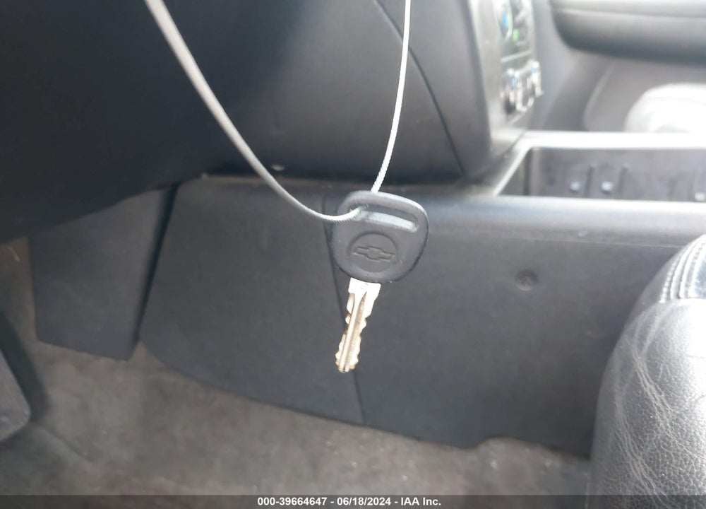 2008 CHEVROLET SUBURBAN 1500 LT VIN: 3GNFC16018G147876