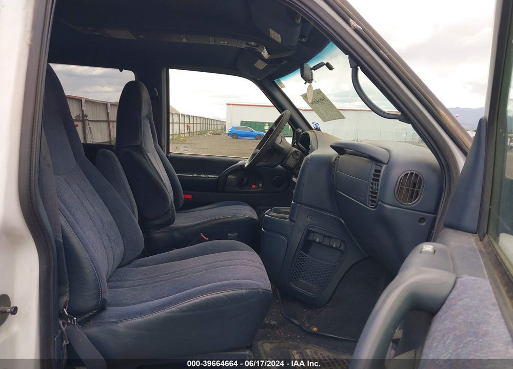 2000 CHEVROLET ASTRO VIN: 1GNEL19W0YB138459