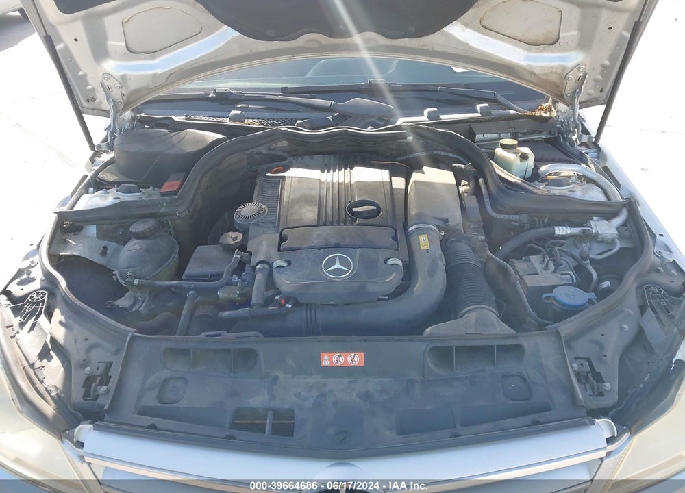 2013 MERCEDES-BENZ C 250 LUXURY/SPORT VIN: WDDGF4HB4DR290017