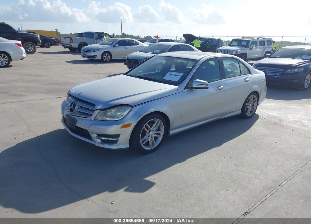 2013 MERCEDES-BENZ C 250 LUXURY/SPORT VIN: WDDGF4HB4DR290017