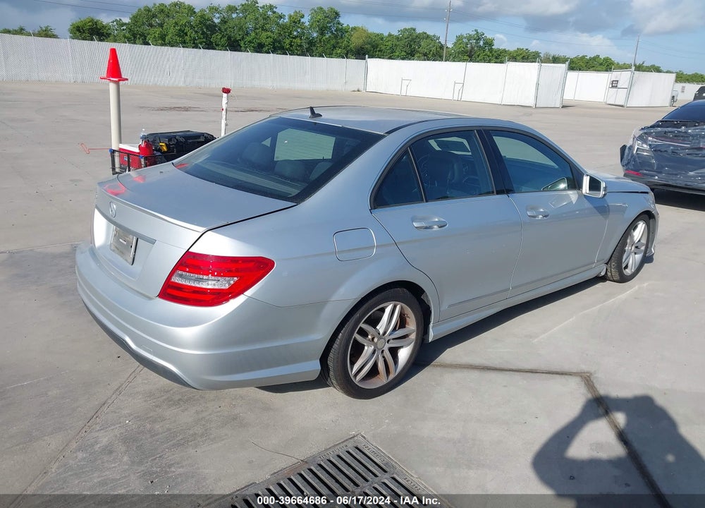 2013 MERCEDES-BENZ C 250 LUXURY/SPORT VIN: WDDGF4HB4DR290017