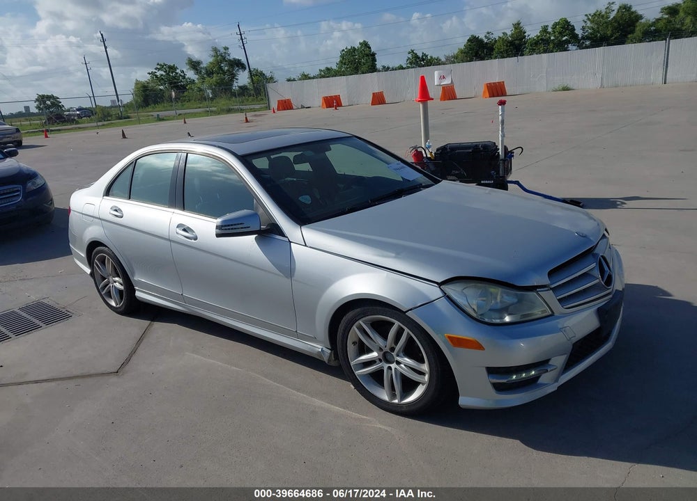 2013 MERCEDES-BENZ C 250 LUXURY/SPORT VIN: WDDGF4HB4DR290017