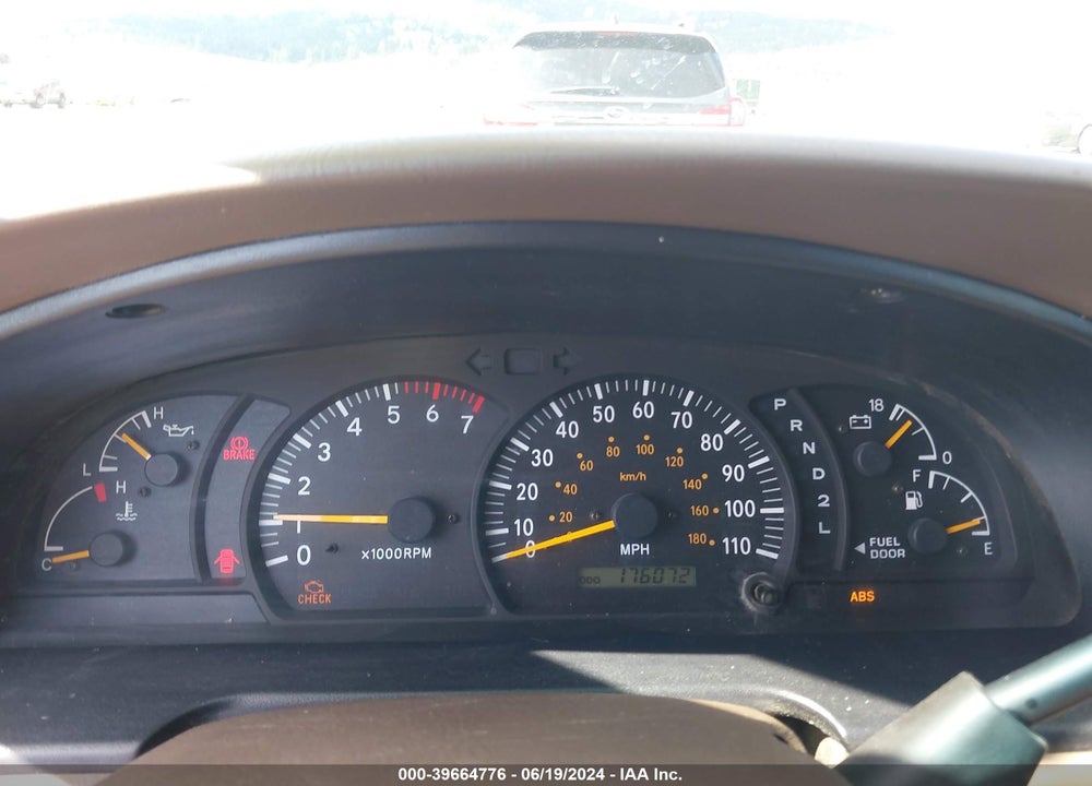 2003 TOYOTA TUNDRA SR5 V8 VIN: 5TBBT44183S425440