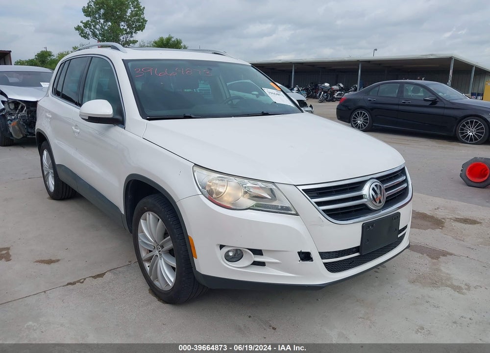 2011 VOLKSWAGEN TIGUAN SE VIN: WVGAV7AX8BW528312