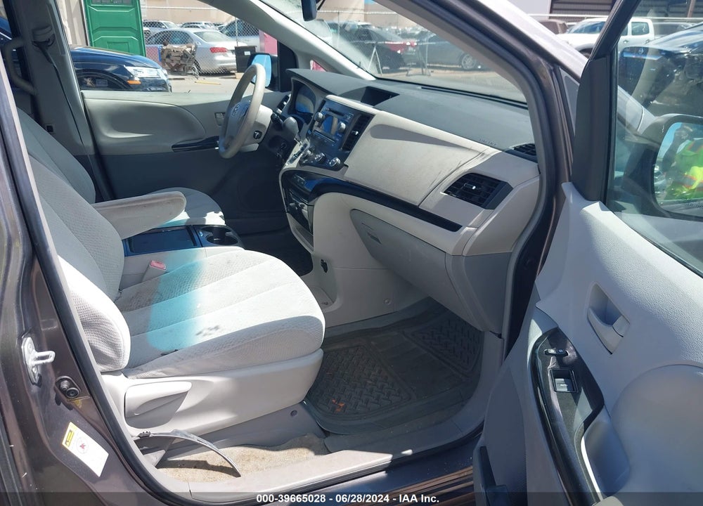 2011 TOYOTA SIENNA LE V6/LE V6 AUTO ACCESS SEAT VIN: 5TDKK3DCXBS174778