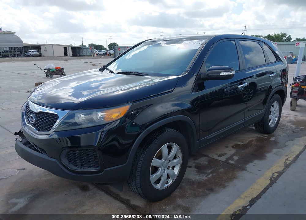 2013 KIA SORENTO LX VIN: 5XYKT3A10DG411438