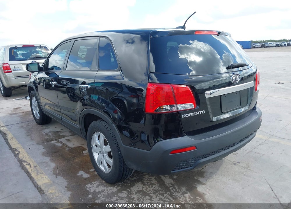 2013 KIA SORENTO LX VIN: 5XYKT3A10DG411438
