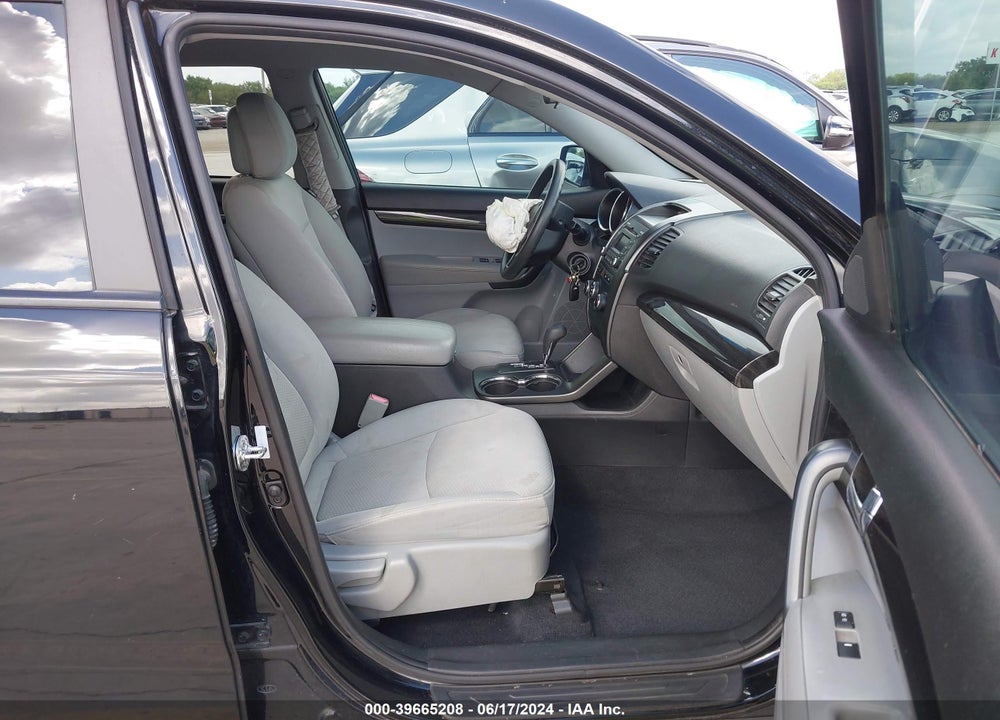 2013 KIA SORENTO LX VIN: 5XYKT3A10DG411438