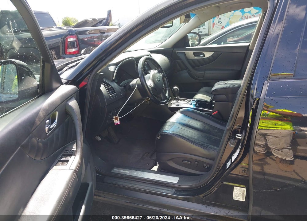2017 INFINITI QX70 VIN: JN8CS1MW1HM414294