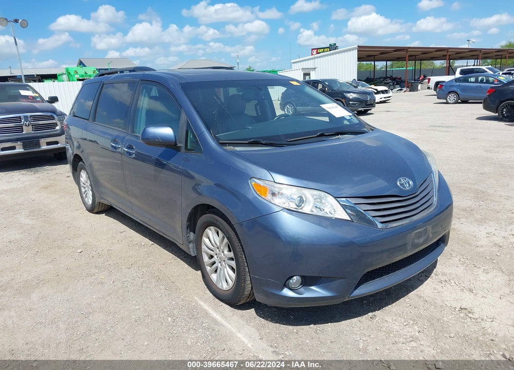 2015 TOYOTA SIENNA XLE 8 PASSENGER VIN: 5TDYK3DC6FS650332