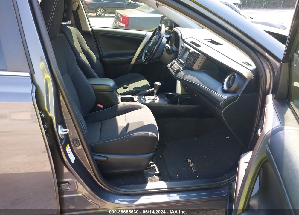 2018 TOYOTA RAV4 XLE VIN: JTMWFREVXJJ747392