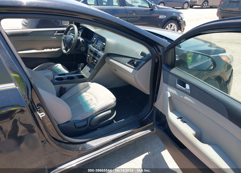 2015 HYUNDAI SONATA SE VIN: 5NPE24AF6FH170322