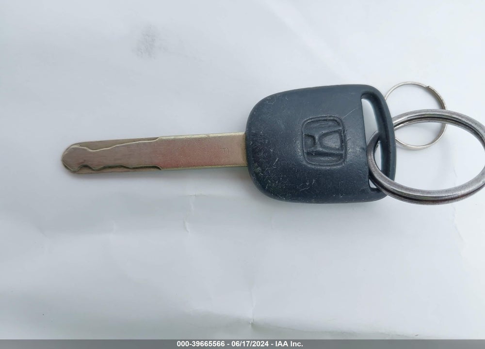 2002 HONDA CR-V LX VIN: JHLRD68532C025400