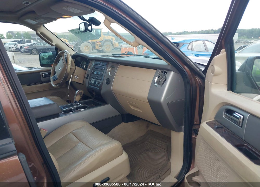 2011 FORD EXPEDITION XLT VIN: 1FMJU1H52BEF38523