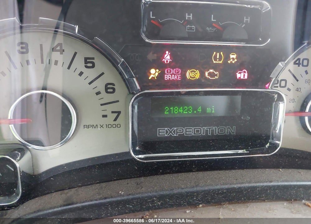 2011 FORD EXPEDITION XLT VIN: 1FMJU1H52BEF38523
