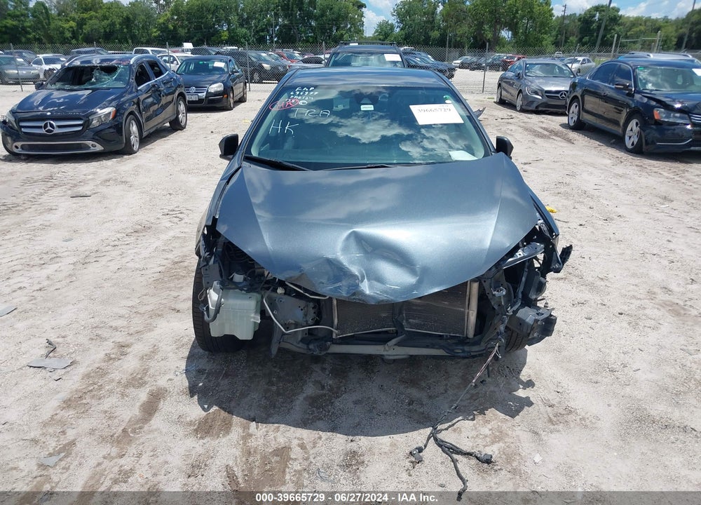 2018 TOYOTA COROLLA LE VIN: 2T1BURHE8JC021591