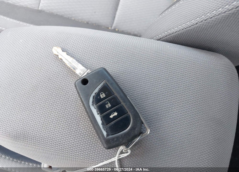2018 TOYOTA COROLLA LE VIN: 2T1BURHE8JC021591