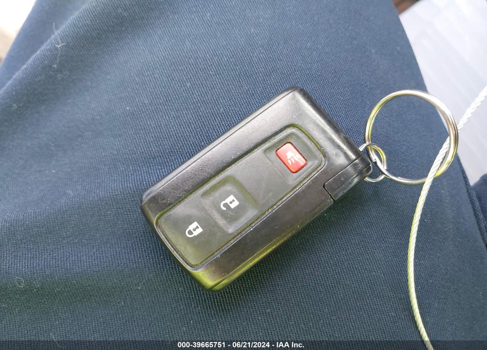 2004 TOYOTA PRIUS VIN: JTDKB20U740007177