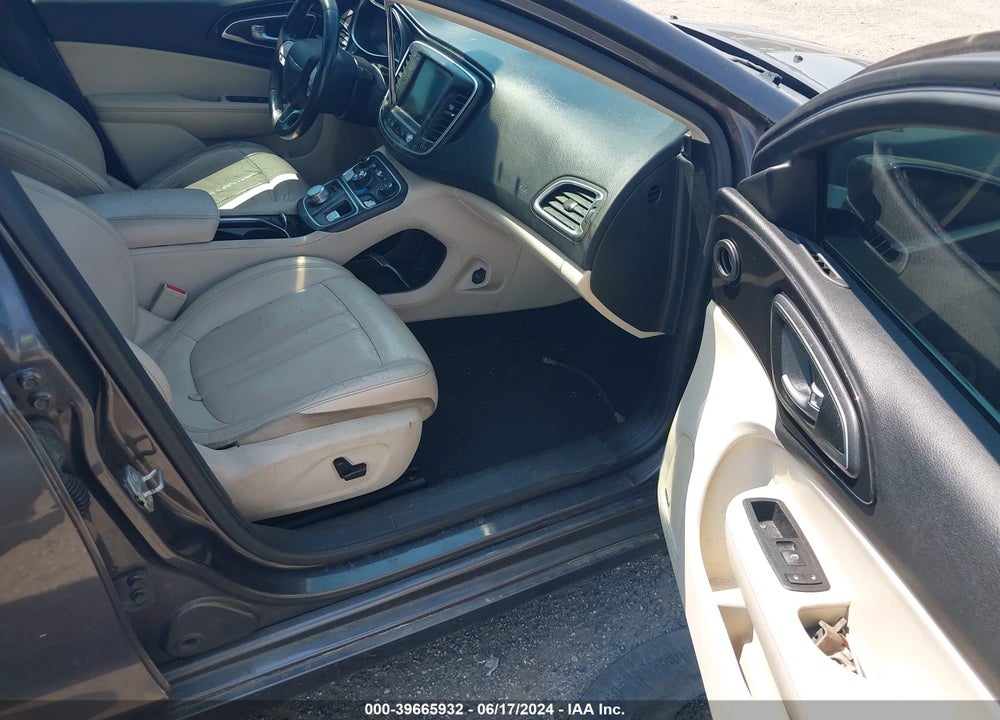 2015 CHRYSLER 200 C VIN: 1C3CCCCB8FN718981