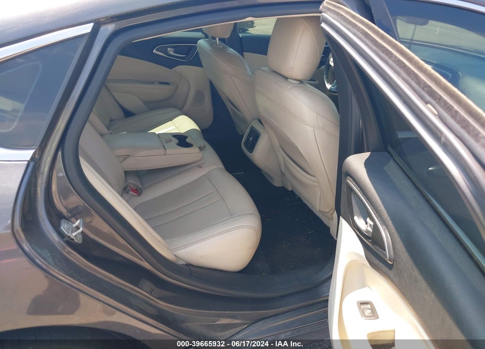 2015 CHRYSLER 200 C VIN: 1C3CCCCB8FN718981
