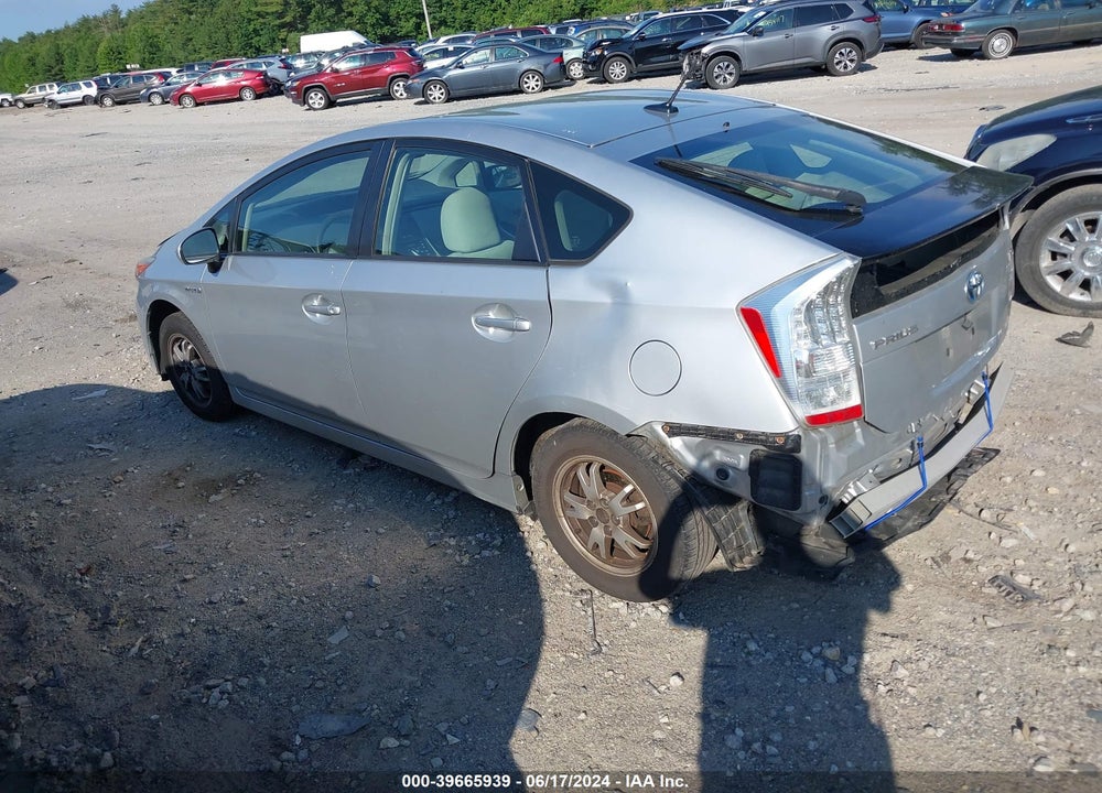 2011 TOYOTA PRIUS TWO VIN: JTDKN3DU7B5301153