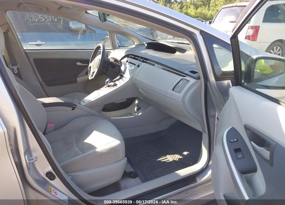 2011 TOYOTA PRIUS TWO VIN: JTDKN3DU7B5301153