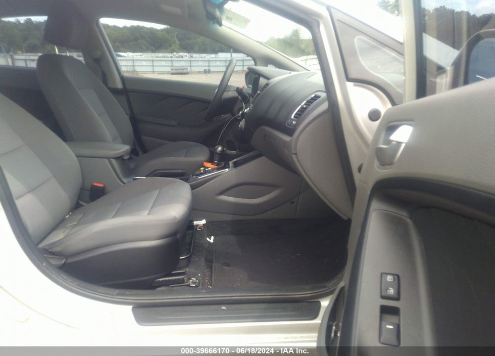 2018 KIA FORTE LX VIN: 3KPFK4A74JE193754