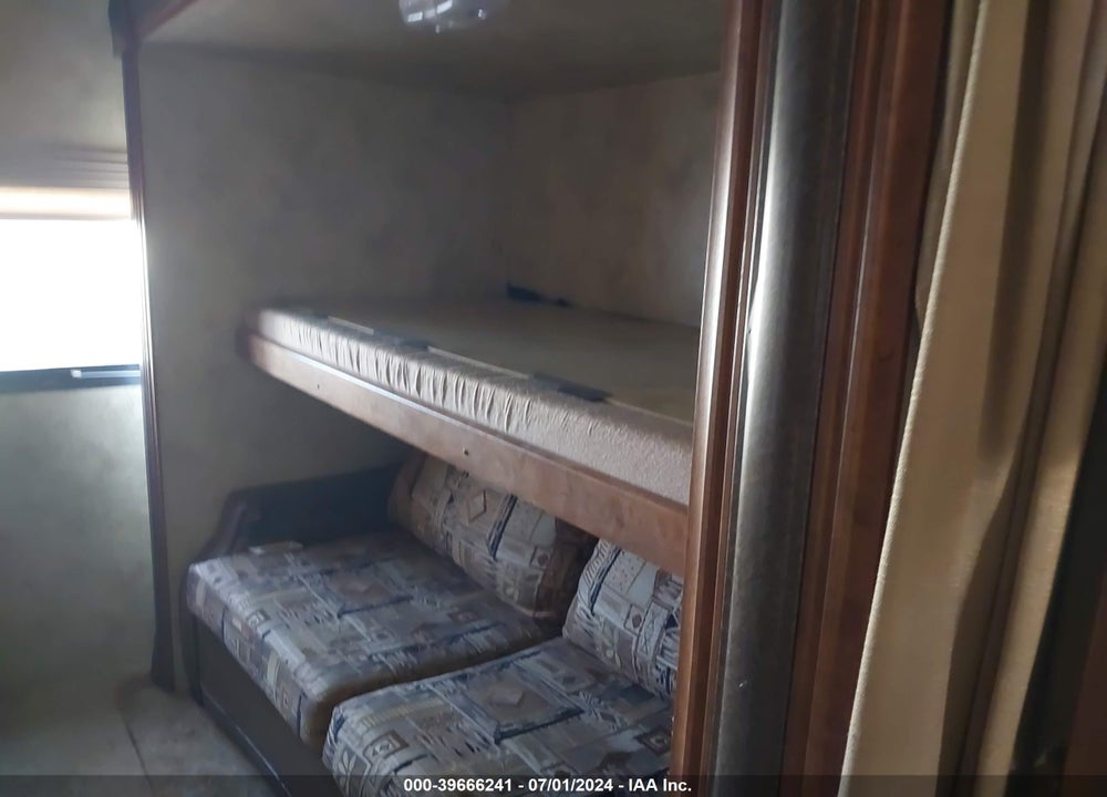 2011 KEYSTONE LAREDO VIN: 4YDT30325BV602316