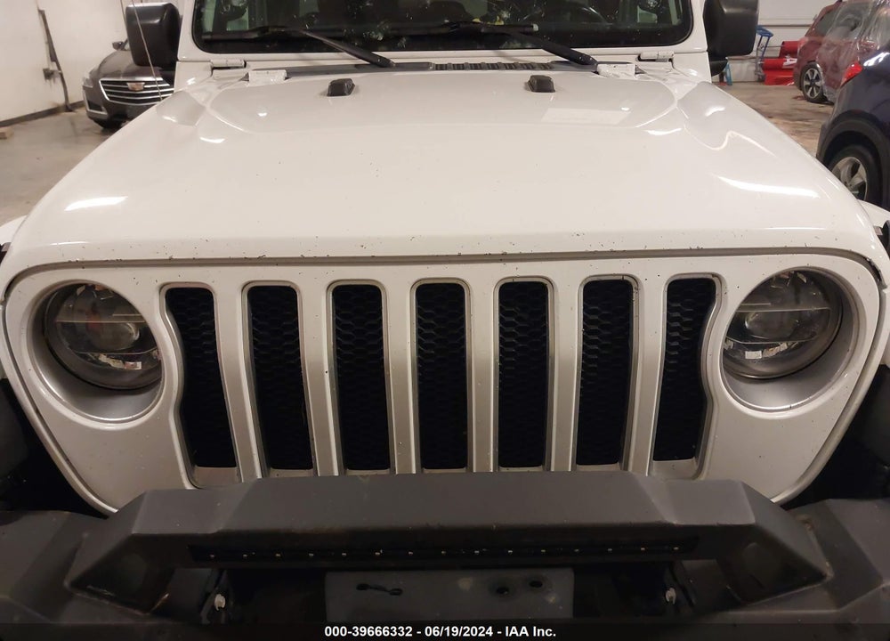 2018 JEEP WRANGLER UNLIMITED SAHARA 4X4 VIN: 1C4HJXEG3JW166588