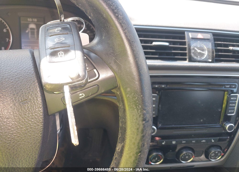 2014 VOLKSWAGEN PASSAT 1.8T SE VIN: 1VWBT7A32EC035353