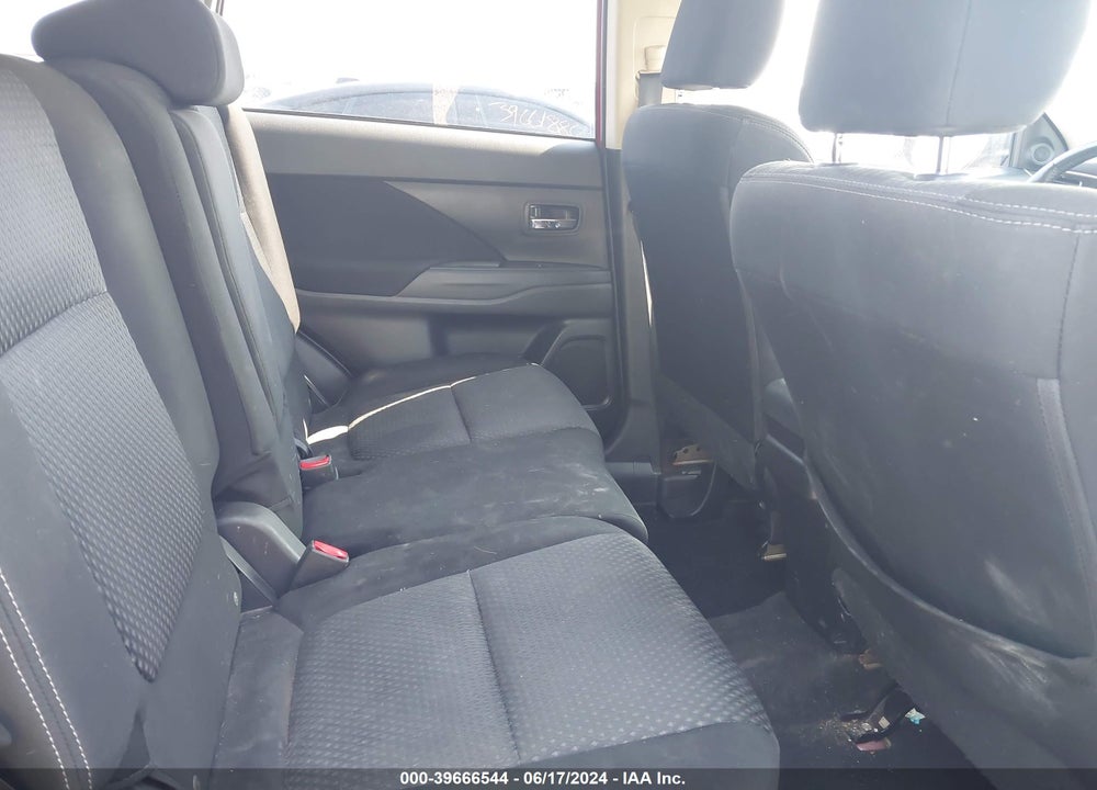 2018 MITSUBISHI OUTLANDER SE VIN: JA4AD3A32JZ037724