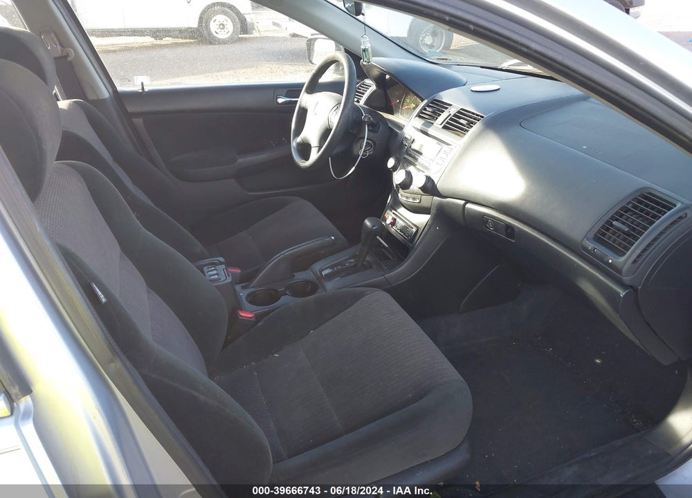 2005 HONDA ACCORD 2.4 LX VIN: 1HGCM564X5A014600