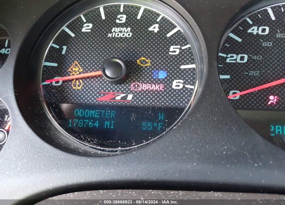 2011 CHEVROLET TAHOE LT VIN: 1GNSCBE07BR320314