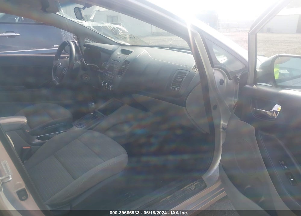 2015 KIA FORTE LX VIN: KNAFX4A61F5272842